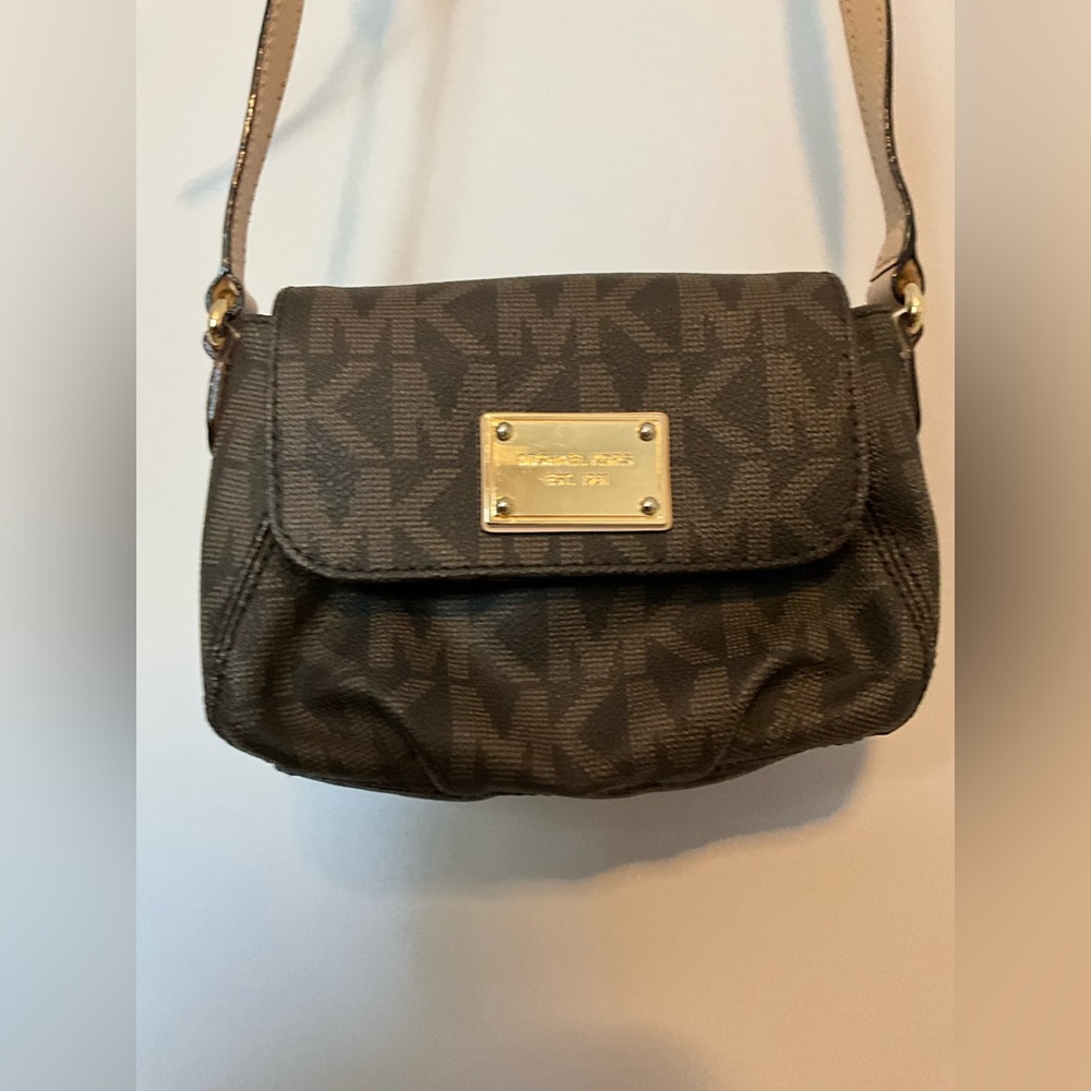 EUC Michael Kors Signature Coated Canvas & Leather Crossbody
